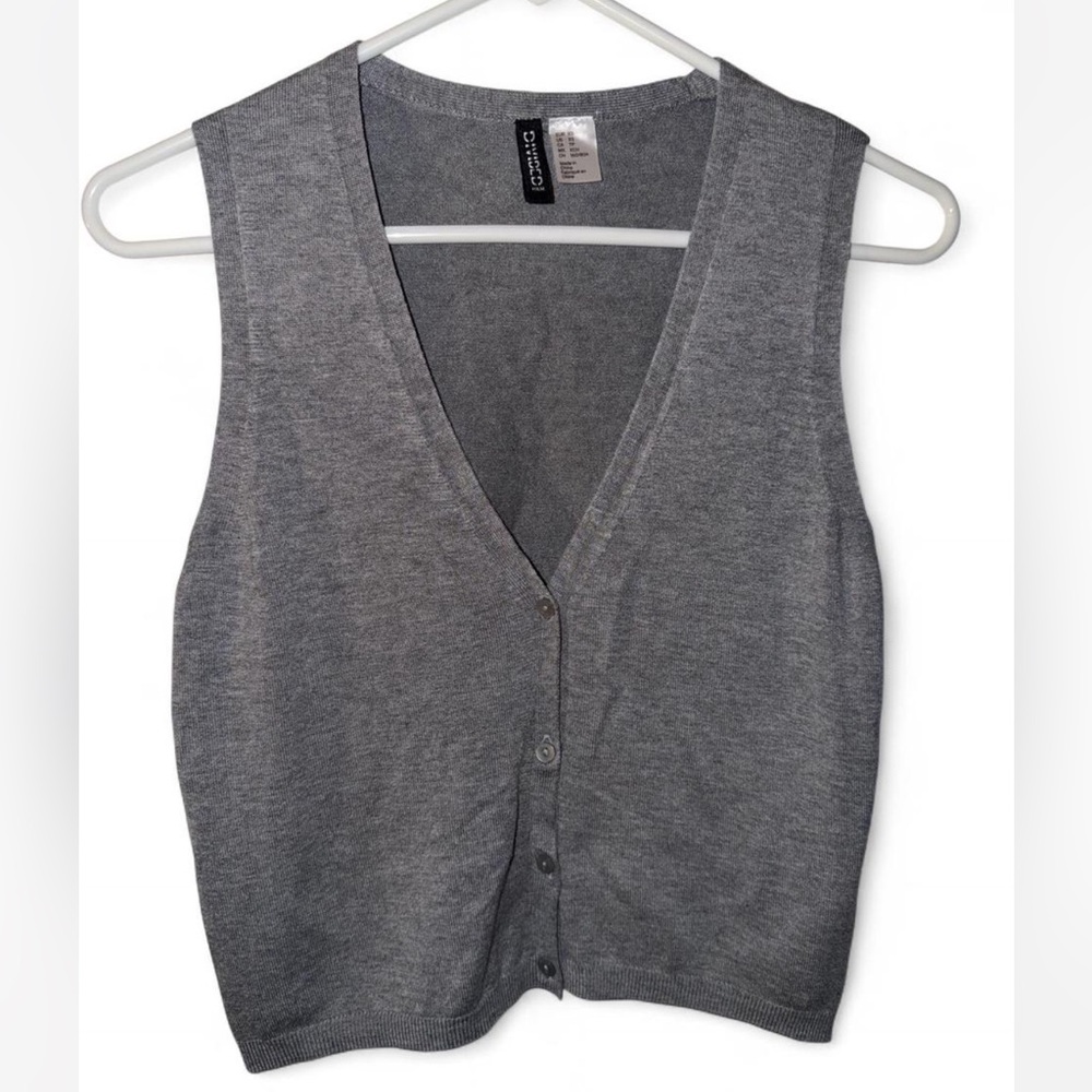 H&M grey sleeveless vest/ cardigan